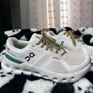 Cloud runner 2 | Undyed green | On Running